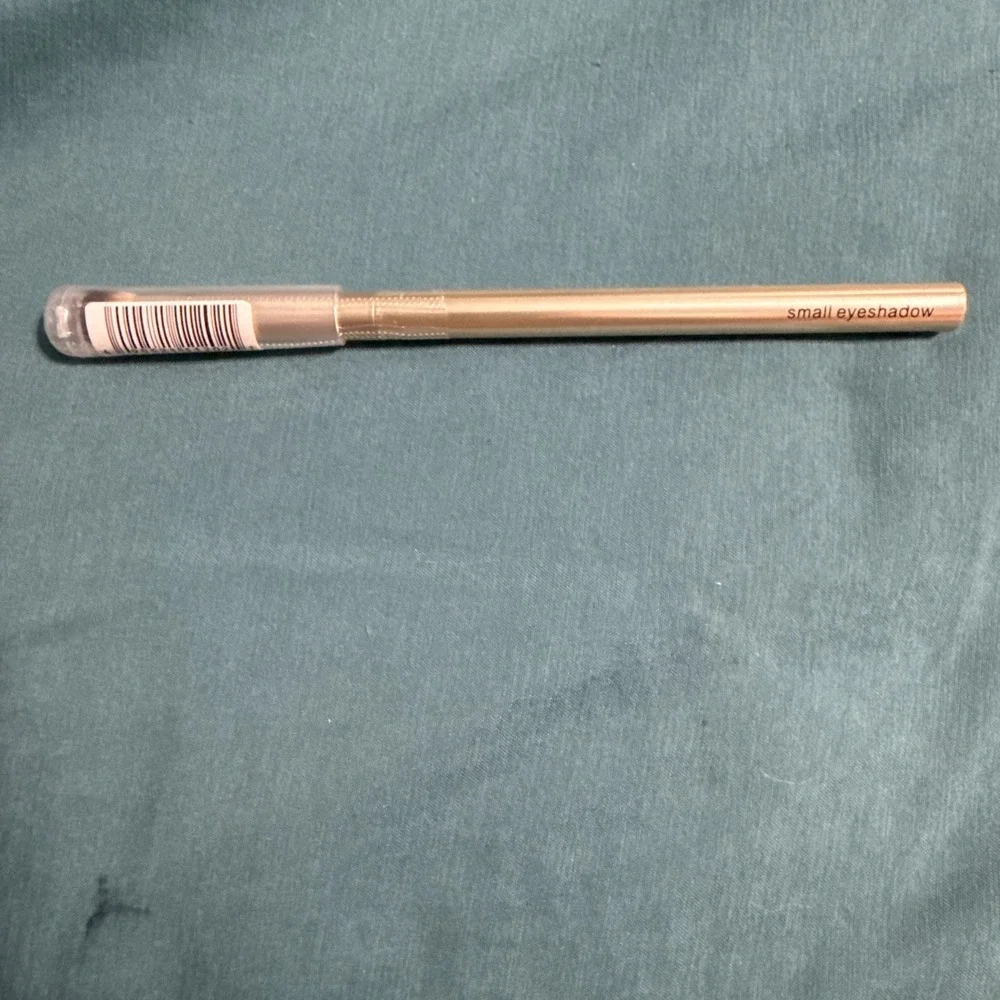 Sonia Kashuk Essential‎ Collection Small Eyeshadow Brush, 260